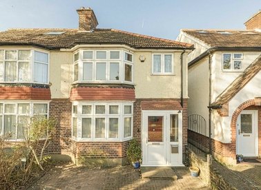 Properties for sale in Woodland Gardens - TW7 6LU view1