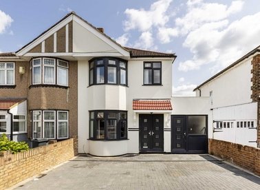 Properties sold in Woodlawn Drive - TW13 5HX view1