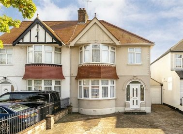 Properties for sale in Wren Avenue - NW2 6UG view1