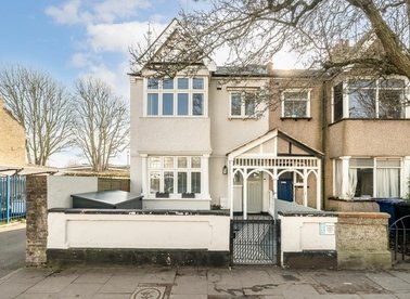 Properties for sale in Wyndham Road - W13 9TE view1
