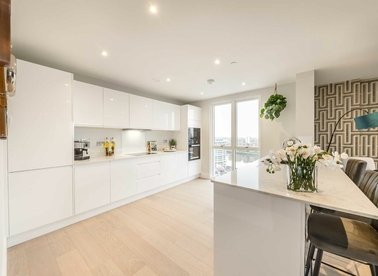 Properties for sale in Yelverton Road - SW11 3QG view1