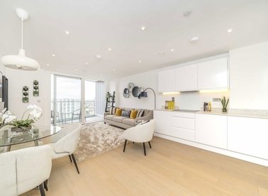 Properties for sale in Yelverton Road - SW11 3QG view1