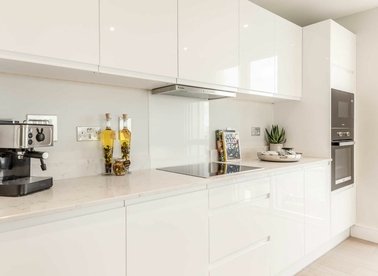 Properties for sale in Yelverton Road - SW11 3QG view1