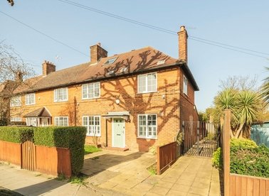 Properties for sale in Yew Tree Road - W12 0TJ view1