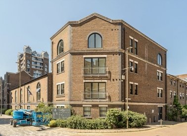 Properties for sale in York Place - SW11 3UE view1