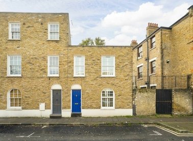 Properties to let in Adelina Grove - E1 3AD view1