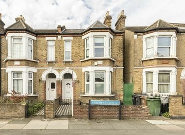 Properties let in Albacore Crescent - SE13 7HP view1