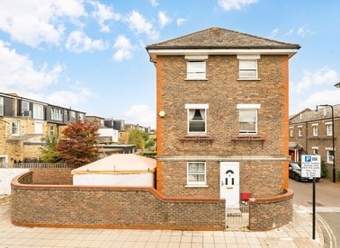 Properties to let in Alders Close - W5 4JE view1