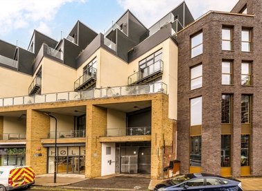 Properties let in Andrews Road - E8 4QF view1