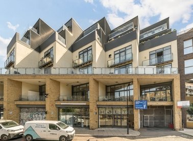 Properties to let in Andrews Road - E8 4QF view1