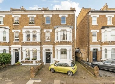 Properties to let in Arlington Gardens - W4 4EY view1
