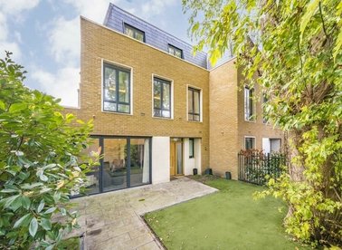 Properties to let in Ashchurch Grove - W12 9BT view1