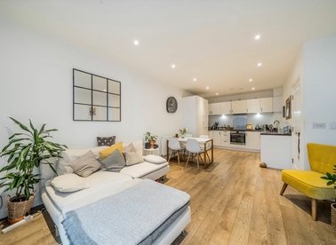 Properties to let in Atkins Square - E8 1FQ view1
