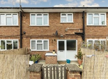 Properties let in Avenue Parade - TW16 5HS view1
