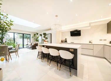 Properties to let in Aylward Road - SW20 9AF view1