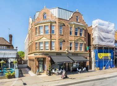 Properties to let in Ballards Lane - N3 1XP view1
