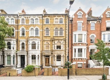 Properties to let in Bedford Road - SW4 7RH view1