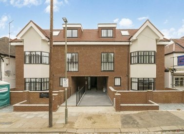 Properties to let in Beechcroft Avenue - NW11 8BJ view1