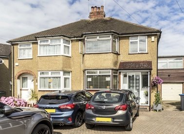 Properties to let in Beverley Close - KT9 2RL view1