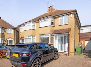 Properties to let in Beverley Close - KT9 2RL view1