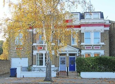 Properties to let in Birkbeck Grove - W3 7QD view1