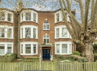 Properties to let in Bonneville Gardens - SW4 9LF view1