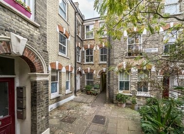 Properties to let in Bonnington Square - SW8 1TF view1