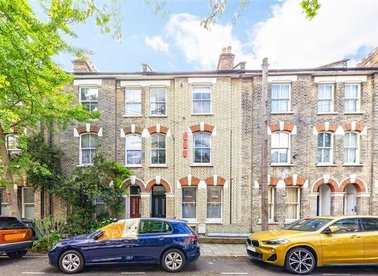 Properties to let in Bonnington Square - SW8 1TQ view1