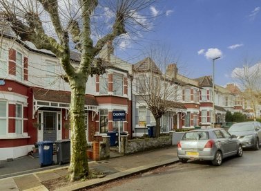 Properties to let in Bow Lane - N12 0JR view1