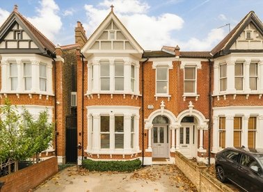 Properties let in Bradley Gardens - W13 8HE view1
