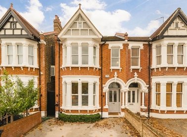 Properties let in Bradley Gardens - W13 8HE view1