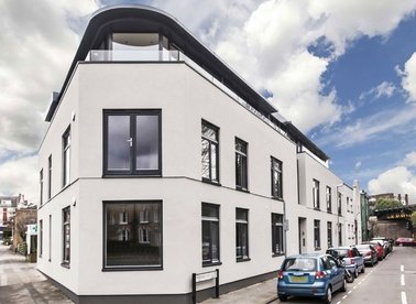 Properties let in Bridge End Close - KT2 6PZ view1