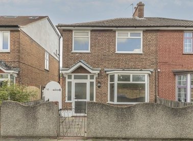 Properties to let in Broadwater Road - SW17 0DY view1