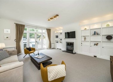 Properties to let in Brompton Square - SW3 2AD view1