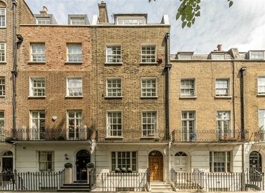 Properties to let in Brompton Square - SW3 2AG view1