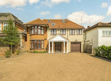 Properties to let in Buckingham Avenue - N20 9BX view1