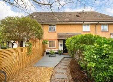 Properties to let in Bunning Way - N7 9UP view1