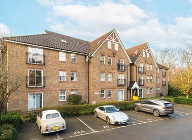 Properties to let in Burghley Hall Close - SW19 6TN view1