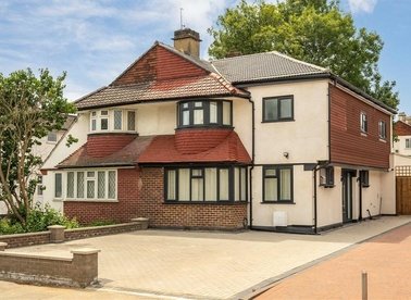 Properties to let in Burnt Ash Hill - SE12 0QD view1