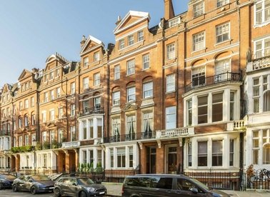 Properties to let in Cadogan Square - SW1X 0JL view1