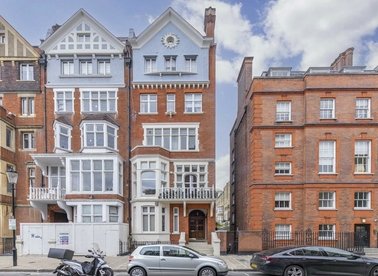 Properties to let in Cadogan Square - SW1X 0JP view1
