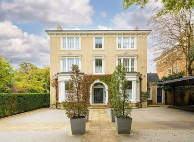 Properties to let in Cambridge Park - TW1 2JE view1