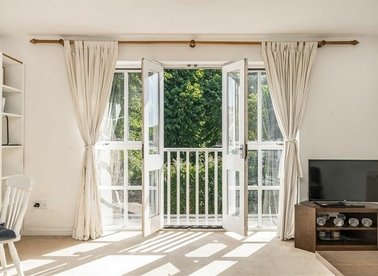 Properties let in Cannon Street Road - E1 0BH view1