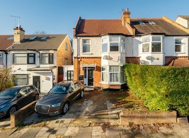 Properties to let in Cavendish Avenue - N3 3QN view1