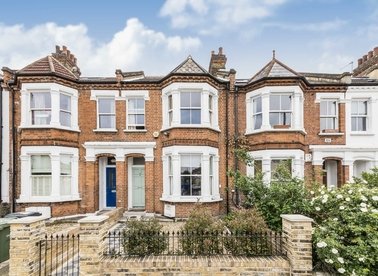 Properties to let in Cavendish Road - SW12 0BN view1