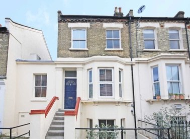Properties to let in Caxton Road - W12 8AJ view1