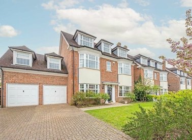 Properties to let in Chadwick Place - KT6 5RE view1