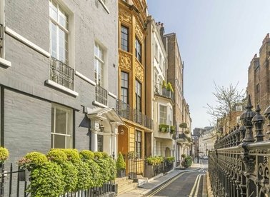 Properties let in Charles Street - W1J 5DT view1