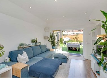 Properties to let in Chatsworth Road - NW2 4BN view1
