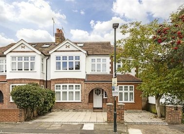 Chelwood Gardens, Kew, TW9